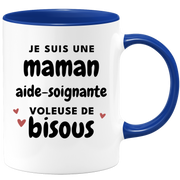 quotedazur - Mug Je Suis Une Maman Aide-Soignante Voleuse De Bisous - Cadeau Fête Des Mères Original - Idée Cadeau Pour Anniversaire Maman - Cadeau Pour Future Maman Naissance