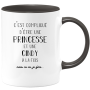 quotedazur - Mug Prénom Cindy Compliqué D'Être Une Princesse Et Une Cindy Mais Ca Va Je Gère - Cadeau Humour Prénom - Idée Cadeau  Saint Valentin - Tasse Prénom Cindy - Idéal Pour Noël