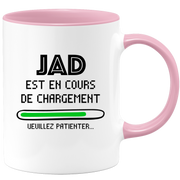 quotedazur - Mug Jad Est En Cours De Chargement Veuillez Patienter - Cadeau Jad Prénom Homme Personnalisé - Cadeau Annniversaire Noël Adolescent Collègue