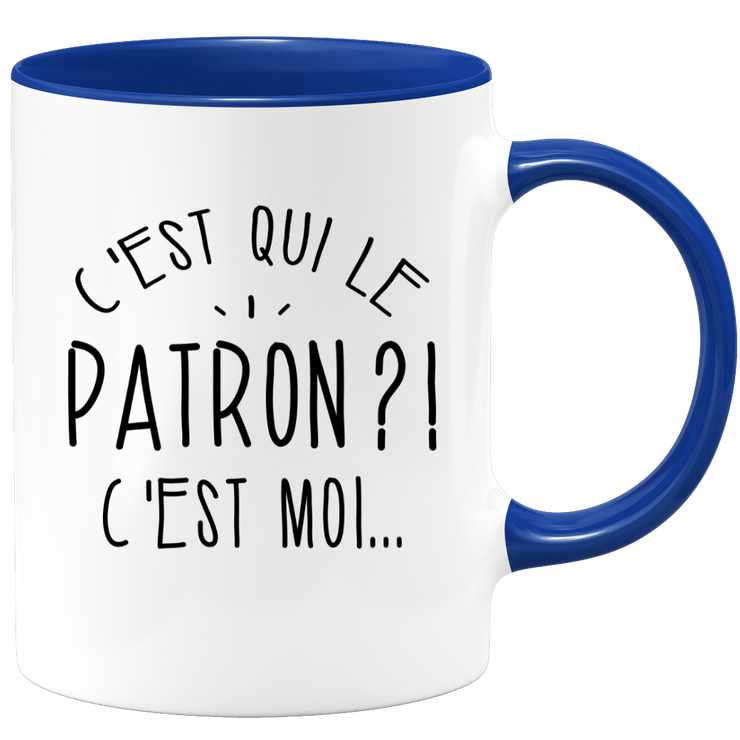 quotedazur - Mug C'Est Qui Le Patron - Cadeau Collègue Retraite - Idée Cadeau Original, Humour Femme - Tasse Couple Saint Valentin - Gadget Geek Homme - Idéal Anniversaire Soeur Ou Meilleure