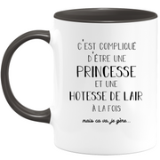 quotedazur - Mug Princesse Et Hotesse de lair A La Fois Mais Je Gère - Tasse Cadeau Femme Travail Fête Des Mères Anniversaire - Cadeau Départ ou Noël Pour Une Hotesse de lair