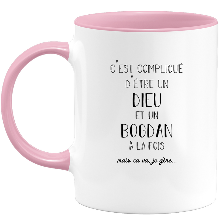 quotedazur - Mug Compliqué D'Être Un Dieu Et Un Bogdan Mais Ça Va Je Gère - Cadeau Humour Prénom - Idée Cadeau Famille Saint Valentin - Tasse Prénom Bogdan