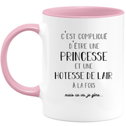 quotedazur - Mug Princesse Et Hotesse de lair A La Fois Mais Je Gère - Tasse Cadeau Femme Travail Fête Des Mères Anniversaire - Cadeau Départ ou Noël Pour Une Hotesse de lair