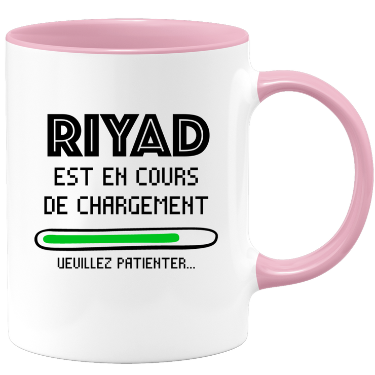 quotedazur - Mug Riyad Est En Cours De Chargement Veuillez Patienter - Cadeau Riyad Prénom Homme Personnalisé - Cadeau Annniversaire Noël Adolescent Collègue