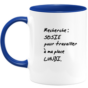 quotedazur - Mug Recherche Sosie Pour Travailler A Ma Place Lundi - Idée Cadeau Collègue Original Humour Femme Homme - Pot De Départ - Idéal Anniversaire Travail