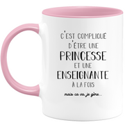 quotedazur - Mug Princesse Et Enseignante A La Fois Mais Je Gère - Tasse Cadeau Femme Travail Fête Des Mères Anniversaire - Cadeau Départ ou Noël Pour Une Enseignante