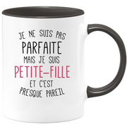 quotedazur - Mug Je Ne Suis Pas Parfaite Mais Je Suis Petite Fille Et C'est Presque Pareil - Cadeau Idéal Famille, Anniversaire, Noël