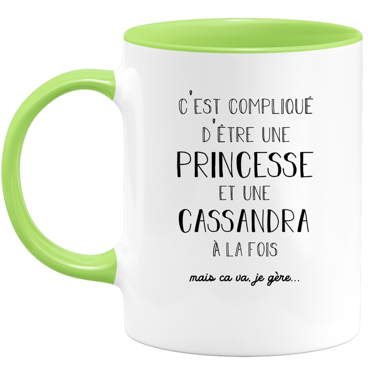 quotedazur - Mug Prénom Cassandra Compliqué D'Être Une Princesse Et Une Cassandra Mais Ca Va Je Gère - Cadeau Humour Prénom - Idée Cadeau  Saint Valentin - Tasse Prénom Cassandra - Idéal Pour Noël