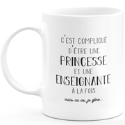 quotedazur - Mug Princesse Et Enseignante A La Fois Mais Je Gère - Tasse Cadeau Femme Travail Fête Des Mères Anniversaire - Cadeau Départ ou Noël Pour Une Enseignante